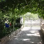 Casa de hóspedes And With Parking Space Bozava, Dugi Otok - 8100