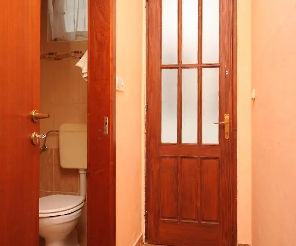 Πανσιόν And With Parking Space Bozava, Dugi Otok - 8100