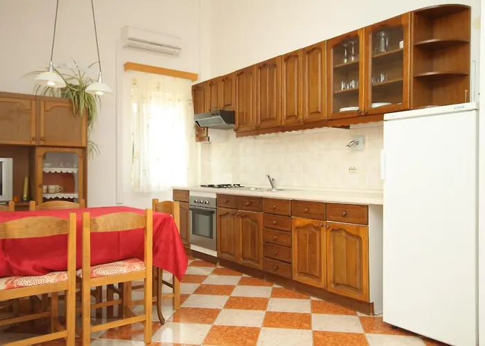 Πανσιόν And With Parking Space Bozava, Dugi Otok - 8100