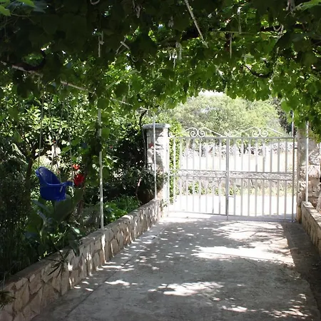 Gasthuis And With Parking Space Bozava, Dugi Otok - 8100